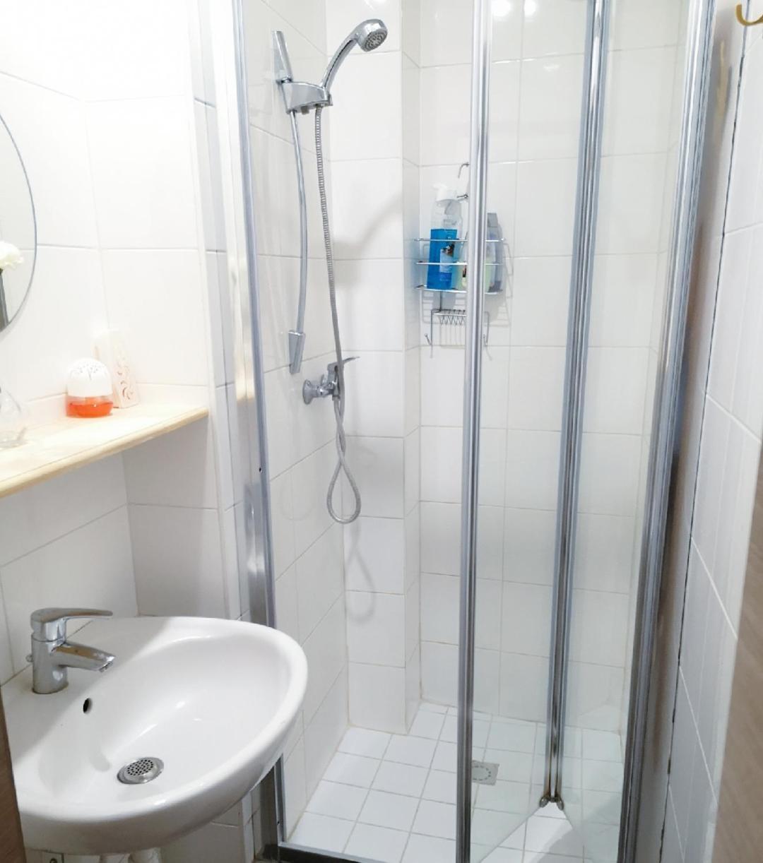 A Private Room For Backpacker Share Bathroom Bruselas Exterior foto