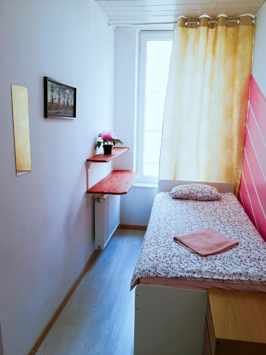 A Private Room For Backpacker Share Bathroom Bruselas Exterior foto