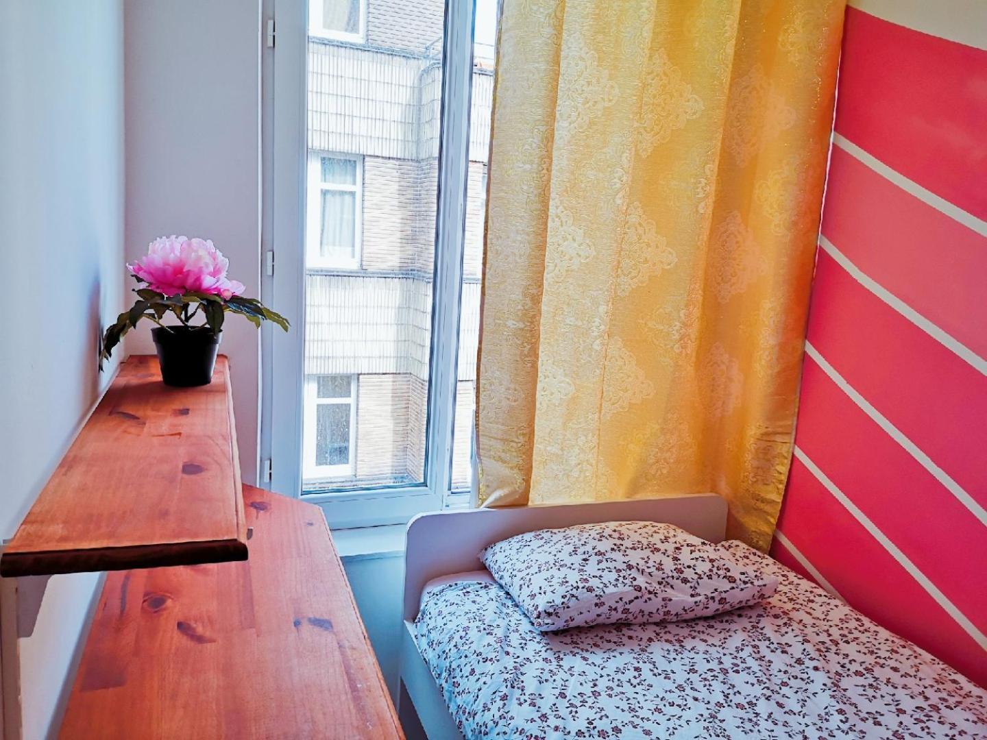 A Private Room For Backpacker Share Bathroom Bruselas Exterior foto